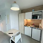Apartment We Live In R - 401 *