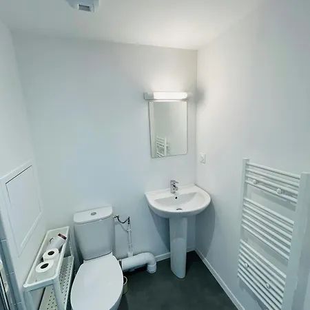 We Live In R - 401 Apartman