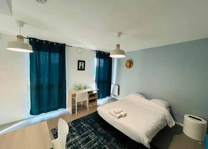 We Live In R - 401 *